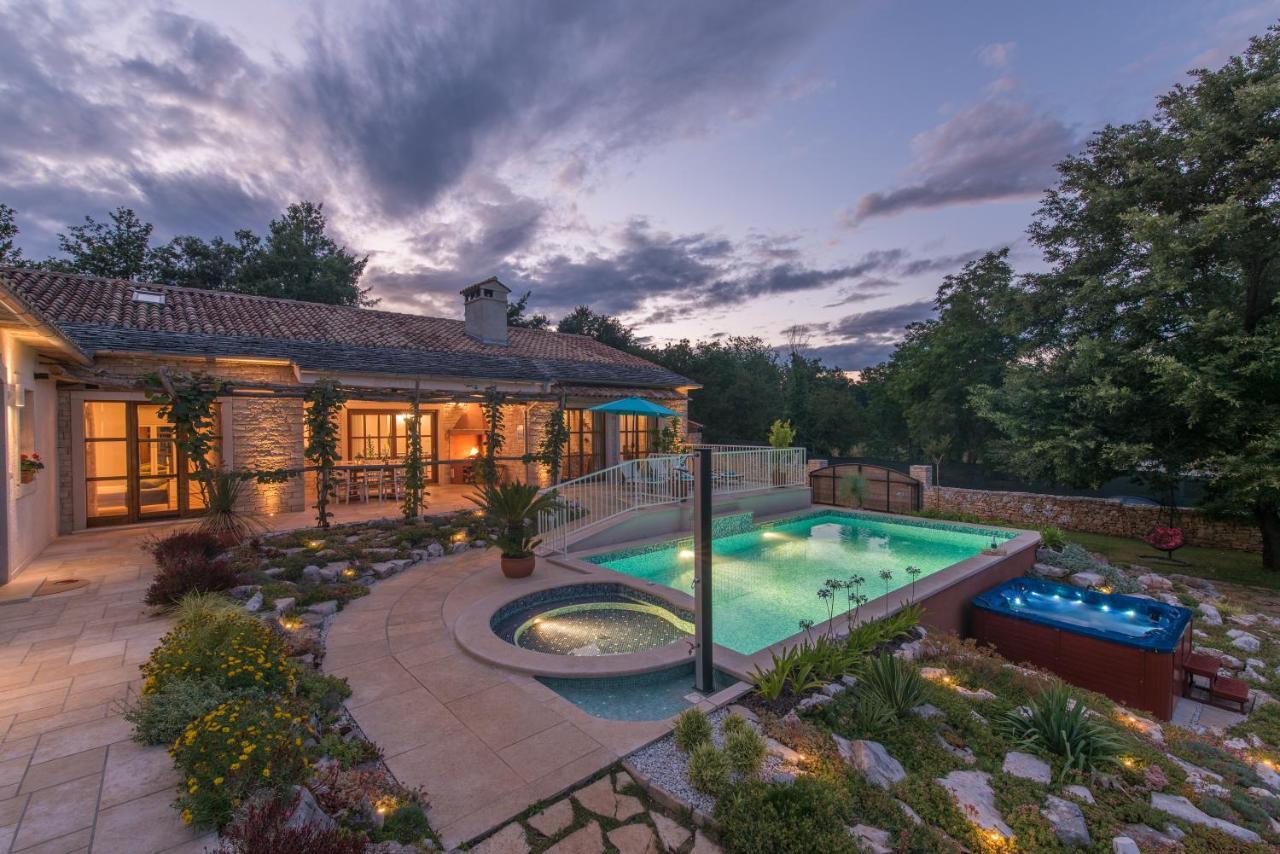 Family Villa Lipica With Private Pool And Jacuzzi Pazin Exterior foto