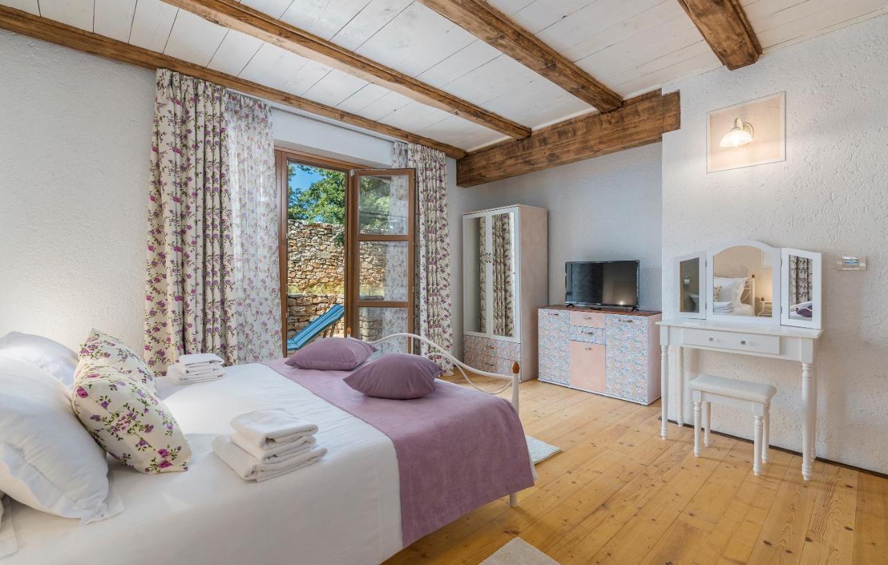 Family Villa Lipica With Private Pool And Jacuzzi Pazin Exterior foto