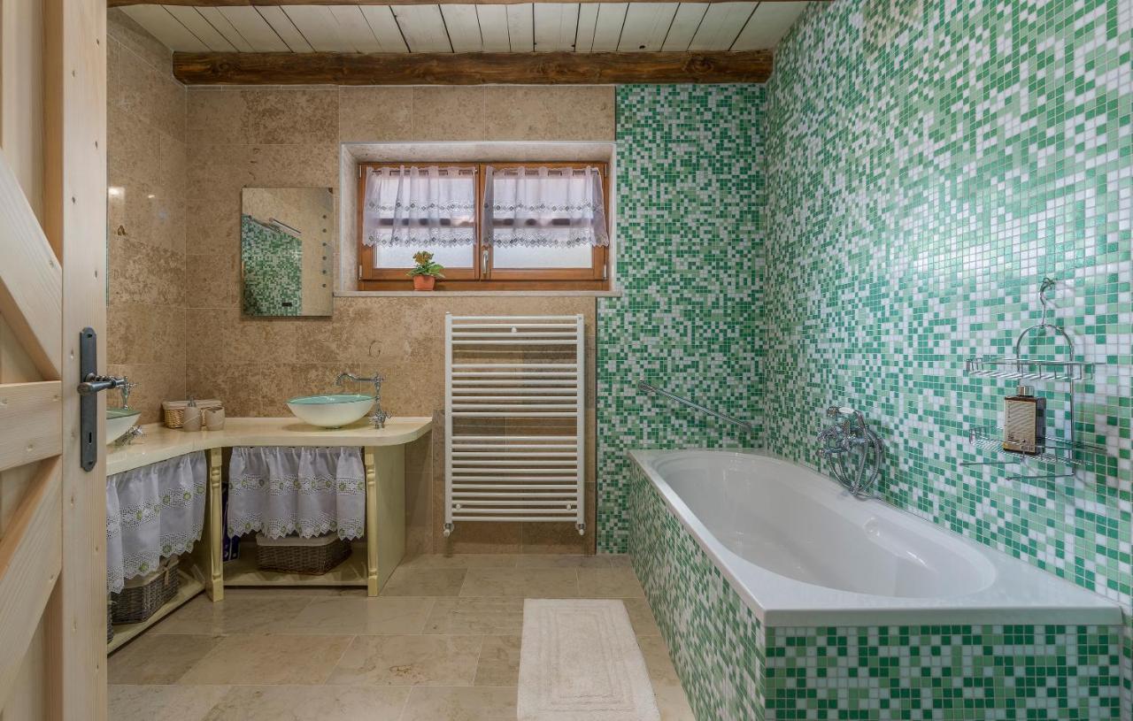 Family Villa Lipica With Private Pool And Jacuzzi Pazin Exterior foto